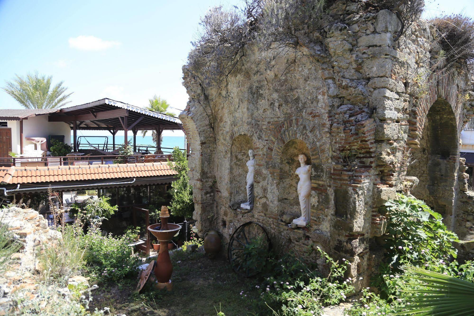 Otel House Side